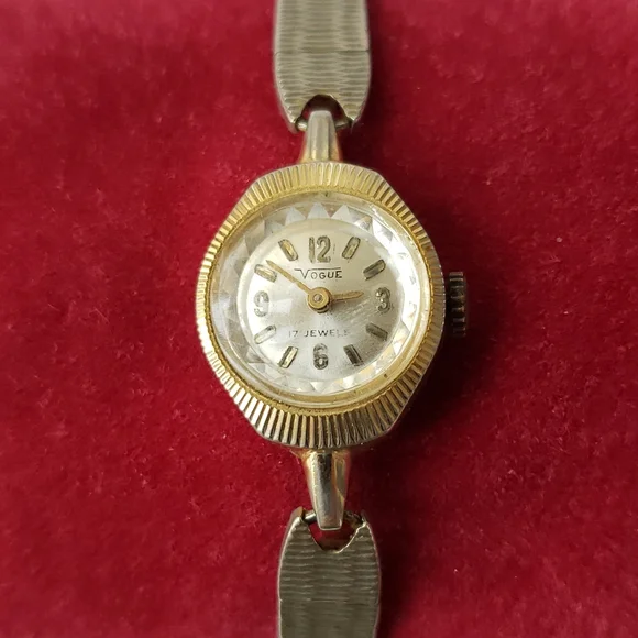 Vogue | Accessories | Vogue Watch 7 Jewel Retro Vintage  display picture 2